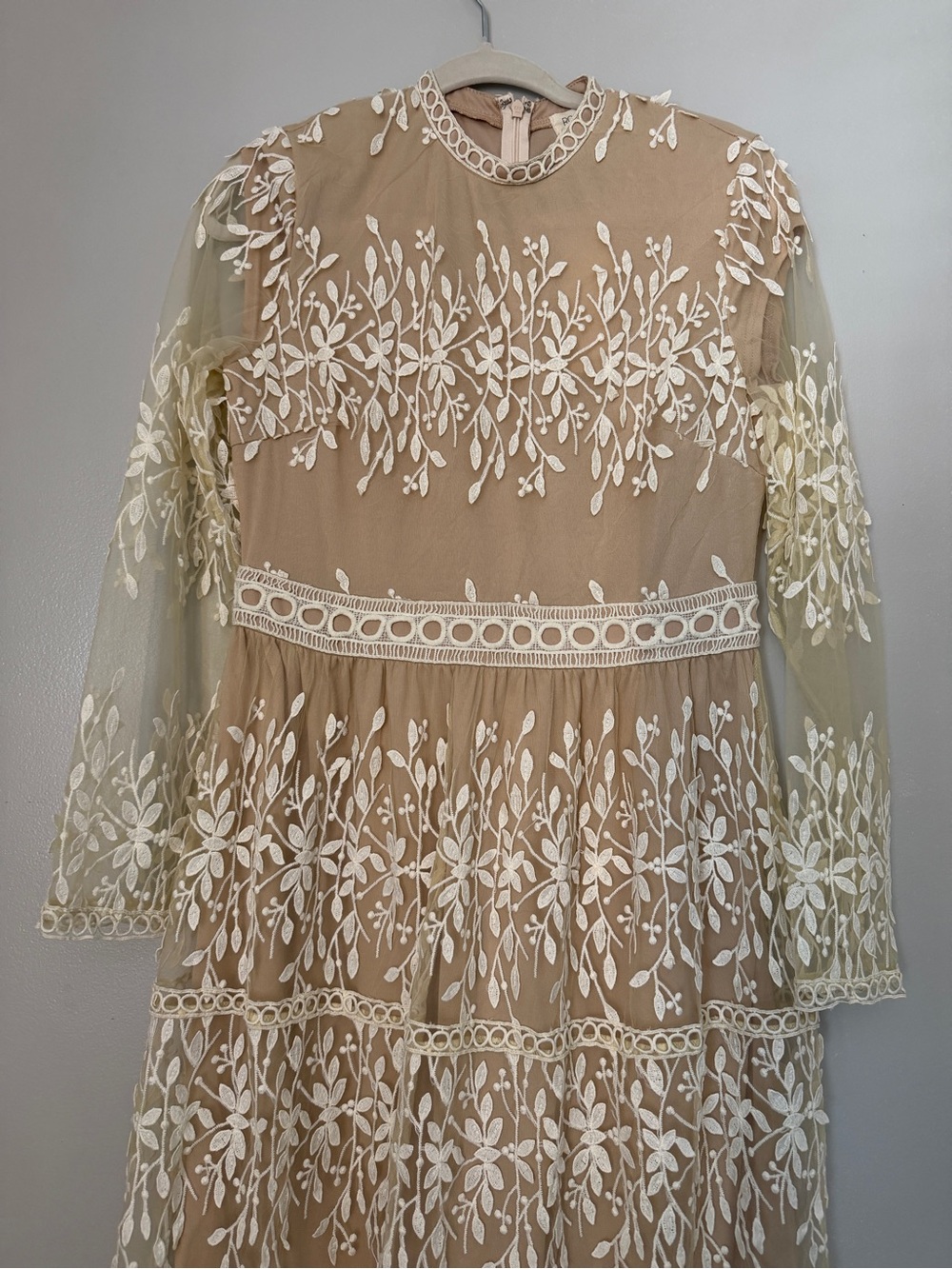 Roolee Embroidered Ivory Lace Overlay Dress Size M - Picture 2 of 8